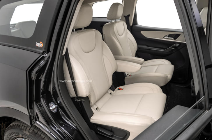 Mahindra Xuv700 Second Row Seats